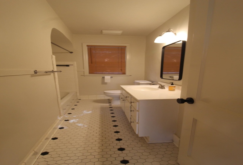 3697 CHARLESWOOD AVE, Memphis, Tennessee 38122, 3 Bedroom Bedrooms, 6 Room Rooms,3 BathroomBathrooms,Residential,For Sale,CHARLESWOOD,0,10228655