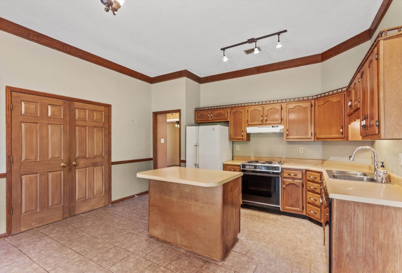 7009 ROCKY CREEK DR, Memphis, Tennessee 38125, 3 Bedroom Bedrooms, 6 Room Rooms,2 BathroomBathrooms,Residential,For Sale,ROCKY CREEK,0,10223349