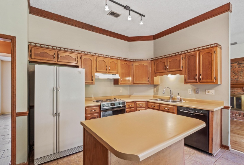 7009 ROCKY CREEK DR, Memphis, Tennessee 38125, 3 Bedroom Bedrooms, 6 Room Rooms,2 BathroomBathrooms,Residential,For Sale,ROCKY CREEK,0,10223349