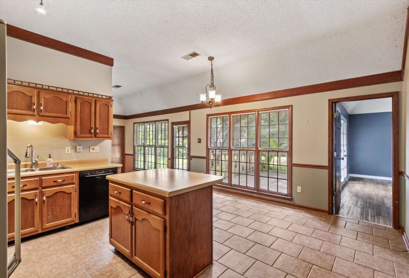 7009 ROCKY CREEK DR, Memphis, Tennessee 38125, 3 Bedroom Bedrooms, 6 Room Rooms,2 BathroomBathrooms,Residential,For Sale,ROCKY CREEK,0,10223349