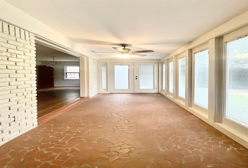 1055 WOODVIEW DR, Memphis, Tennessee 38117, 3 Bedroom Bedrooms, 7 Room Rooms,2 BathroomBathrooms,Residential,For Sale,WOODVIEW,0,10226007