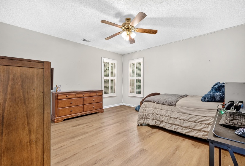 947 VALLEYVIEW LN, Collierville, Tennessee 38017, 5 Bedroom Bedrooms, 11 Room Rooms,3.1 BathroomBathrooms,Residential,For Sale,VALLEYVIEW,0,10228671