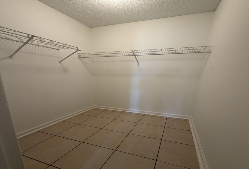 8362 CREEK FRONT DR, Memphis, Tennessee 38016, 2 Bedroom Bedrooms, 5 Room Rooms,2 BathroomBathrooms,Residential,For Sale,CREEK FRONT,0,10228673