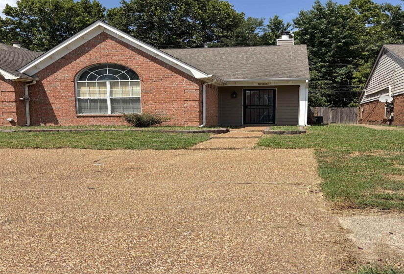 8362 CREEK FRONT DR, Memphis, Tennessee 38016, 2 Bedroom Bedrooms, 5 Room Rooms,2 BathroomBathrooms,Residential,For Sale,CREEK FRONT,0,10228673