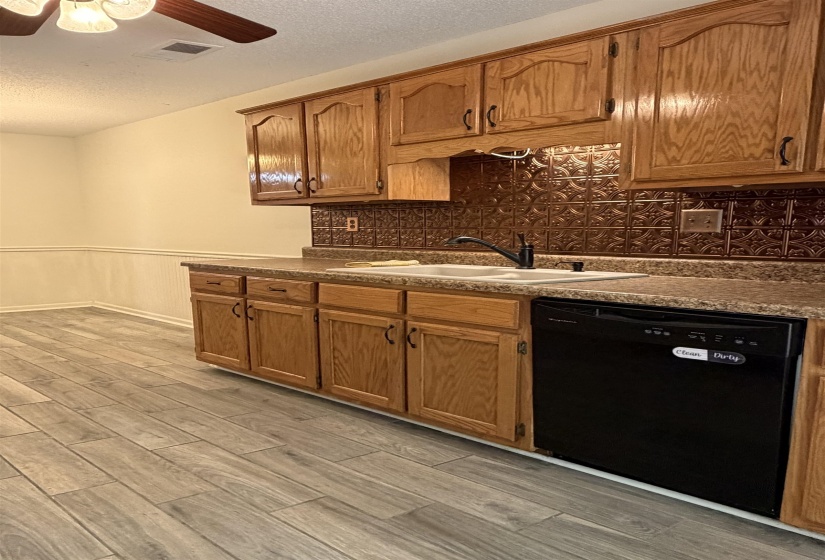 8362 CREEK FRONT DR, Memphis, Tennessee 38016, 2 Bedroom Bedrooms, 5 Room Rooms,2 BathroomBathrooms,Residential,For Sale,CREEK FRONT,0,10228673