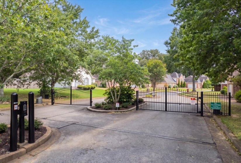 1081 MIRROR LAKE LN, Unincorporated, Tennessee 38018, 3 Bedroom Bedrooms, 6 Room Rooms,2.1 BathroomBathrooms,Residential,For Sale,MIRROR LAKE,0,10228687