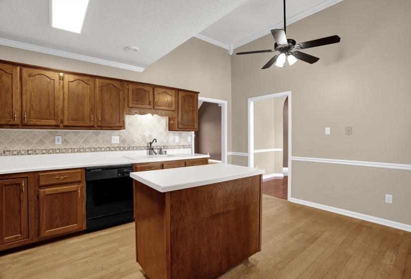2004 MYRON CV, Memphis, Tennessee 38016, 3 Bedroom Bedrooms, 7 Room Rooms,2 BathroomBathrooms,Residential,For Sale,MYRON,0,10228689