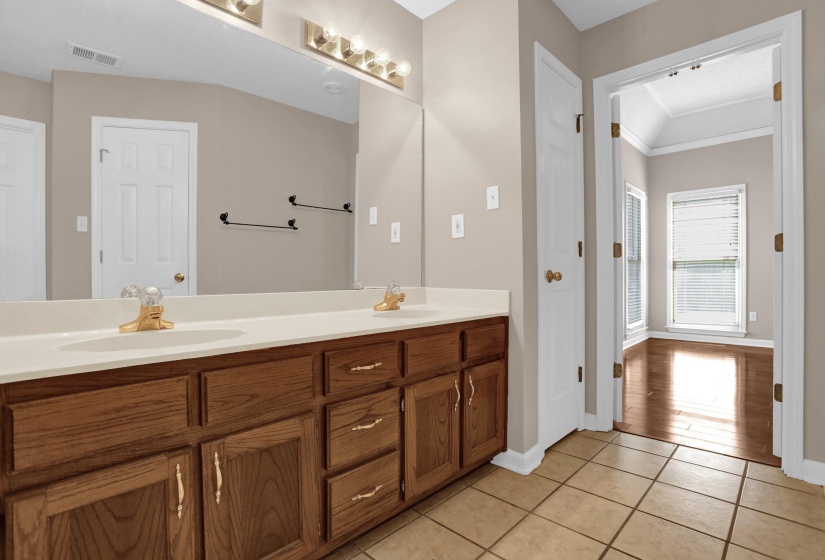2004 MYRON CV, Memphis, Tennessee 38016, 3 Bedroom Bedrooms, 7 Room Rooms,2 BathroomBathrooms,Residential,For Sale,MYRON,0,10228689