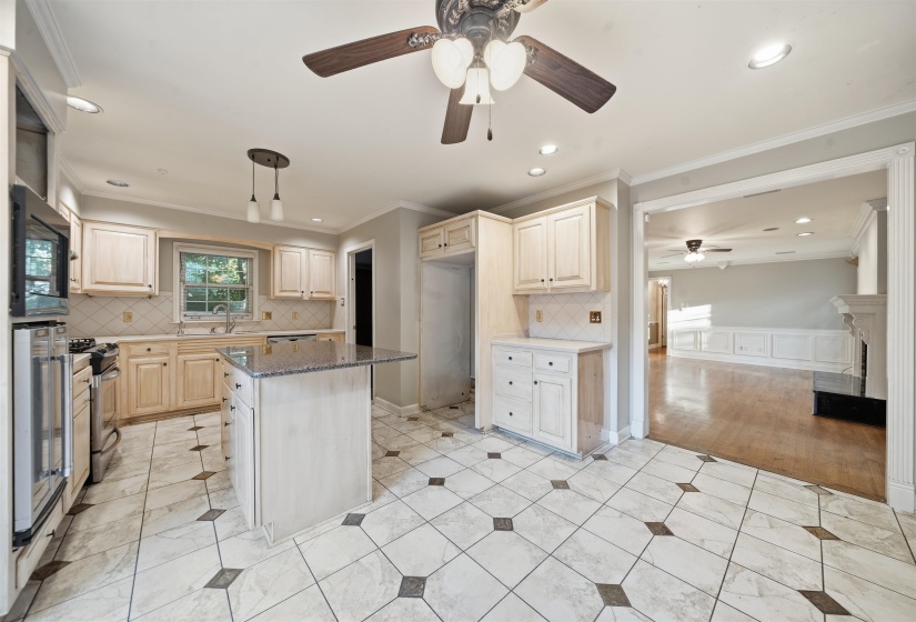 2249 KIRBY PKY, Memphis, Tennessee 38119, 4 Bedroom Bedrooms, 10 Room Rooms,4.1 BathroomBathrooms,Residential,For Sale,KIRBY,0,10228693