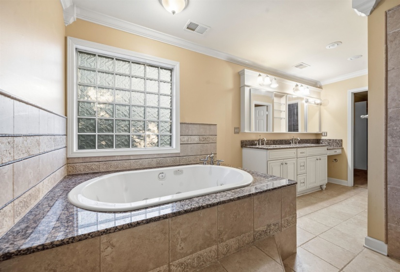 2249 KIRBY PKY, Memphis, Tennessee 38119, 4 Bedroom Bedrooms, 10 Room Rooms,4.1 BathroomBathrooms,Residential,For Sale,KIRBY,0,10228693