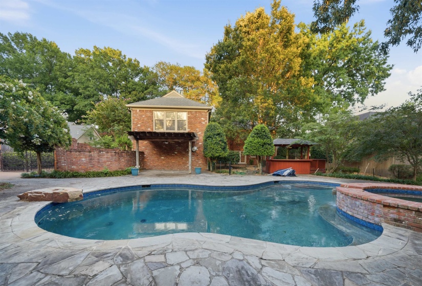 2249 KIRBY PKY, Memphis, Tennessee 38119, 4 Bedroom Bedrooms, 10 Room Rooms,4.1 BathroomBathrooms,Residential,For Sale,KIRBY,0,10228693