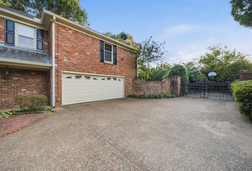 2249 KIRBY PKY, Memphis, Tennessee 38119, 4 Bedroom Bedrooms, 10 Room Rooms,4.1 BathroomBathrooms,Residential,For Sale,KIRBY,0,10228693