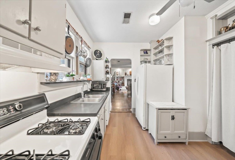 130 GREER ST, Memphis, Tennessee 38111, 3 Bedroom Bedrooms, 7 Room Rooms,1.1 BathroomBathrooms,Residential,For Sale,GREER,0,10228696