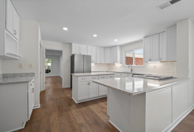 1290 PEBBLE CREEK LN, Memphis, Tennessee 38120, 4 Bedroom Bedrooms, 9 Room Rooms,3 BathroomBathrooms,Residential,For Sale,PEBBLE CREEK,0,10228697