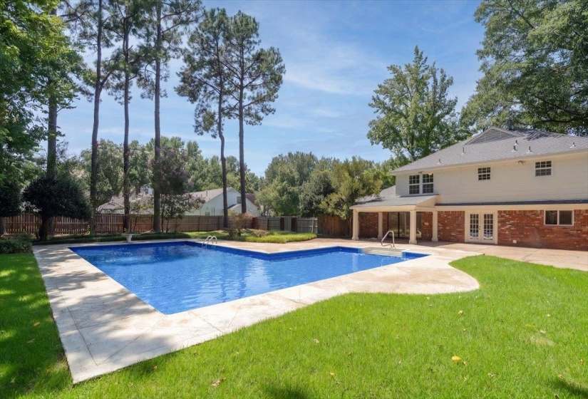 1290 PEBBLE CREEK LN, Memphis, Tennessee 38120, 4 Bedroom Bedrooms, 9 Room Rooms,3 BathroomBathrooms,Residential,For Sale,PEBBLE CREEK,0,10228697