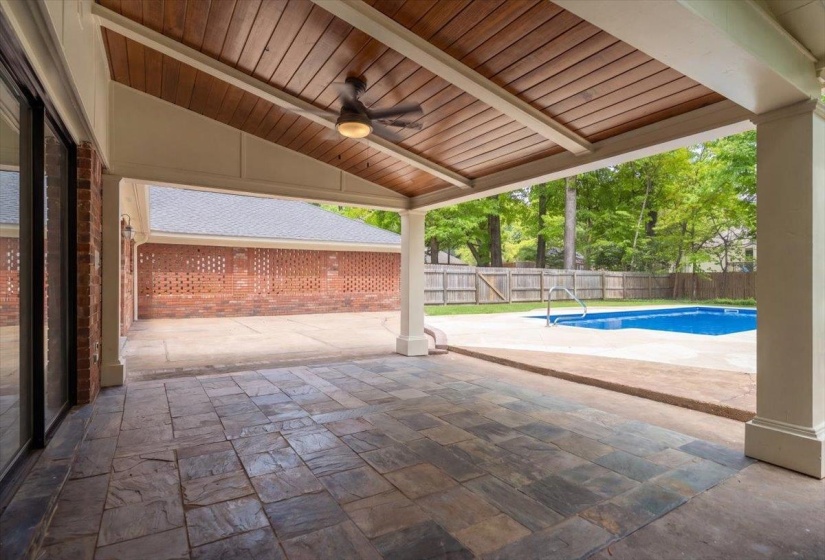 1290 PEBBLE CREEK LN, Memphis, Tennessee 38120, 4 Bedroom Bedrooms, 9 Room Rooms,3 BathroomBathrooms,Residential,For Sale,PEBBLE CREEK,0,10228697