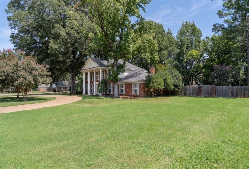 1290 PEBBLE CREEK LN, Memphis, Tennessee 38120, 4 Bedroom Bedrooms, 9 Room Rooms,3 BathroomBathrooms,Residential,For Sale,PEBBLE CREEK,0,10228697