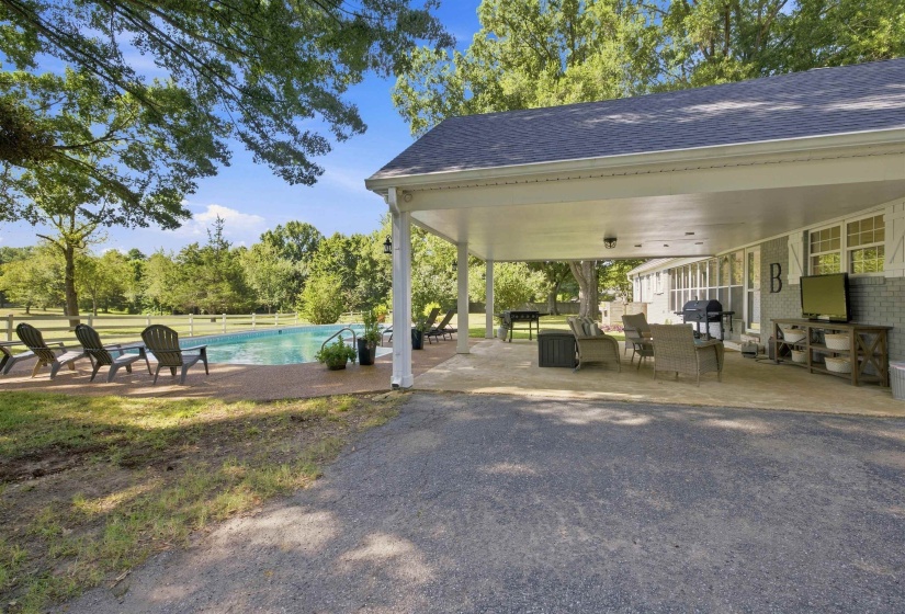 6265 TWIN OAKS DR, Millington, Tennessee 38053, 5 Bedroom Bedrooms, 10 Room Rooms,3 BathroomBathrooms,Residential,For Sale,TWIN OAKS,0,10228591