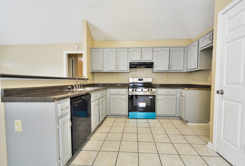 6878 BRADY HILL DR, Cordova, Tennessee 38018, 3 Bedroom Bedrooms, 5 Room Rooms,2 BathroomBathrooms,Residential,For Sale,BRADY HILL,0,10228596