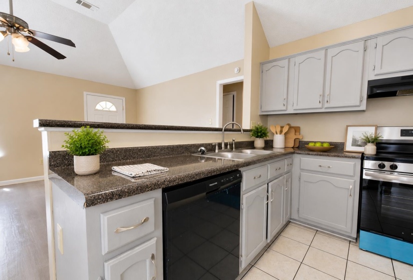 6878 BRADY HILL DR, Cordova, Tennessee 38018, 3 Bedroom Bedrooms, 5 Room Rooms,2 BathroomBathrooms,Residential,For Sale,BRADY HILL,0,10228596