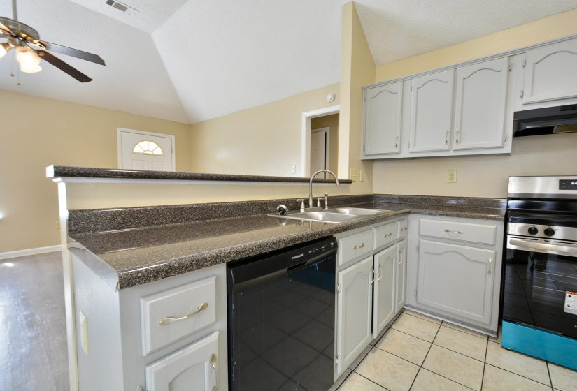 6878 BRADY HILL DR, Cordova, Tennessee 38018, 3 Bedroom Bedrooms, 5 Room Rooms,2 BathroomBathrooms,Residential,For Sale,BRADY HILL,0,10228596