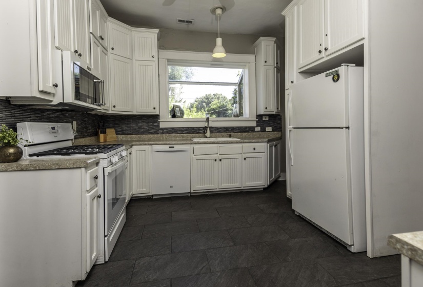 924 MEDA ST, Memphis, Tennessee 38104, 2 Bedroom Bedrooms, 6 Room Rooms,1 BathroomBathrooms,Residential,For Sale,MEDA,0,10228598