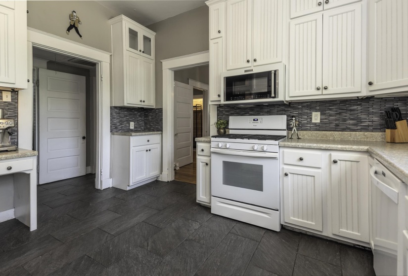 924 MEDA ST, Memphis, Tennessee 38104, 2 Bedroom Bedrooms, 6 Room Rooms,1 BathroomBathrooms,Residential,For Sale,MEDA,0,10228598