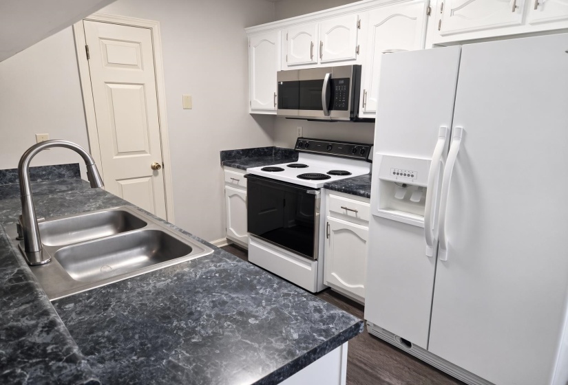 8134 TIMBER KNOLL LN, Memphis, Tennessee 38018, 3 Bedroom Bedrooms, 3 Room Rooms,2 BathroomBathrooms,Residential,For Sale,TIMBER KNOLL,0,10228616
