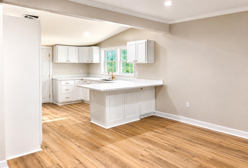 65 SUGAR MAPLE AVE, Savannah, Tennessee 38372, 3 Bedroom Bedrooms, 7 Room Rooms,2 BathroomBathrooms,Residential,For Sale,SUGAR MAPLE,0,10228639