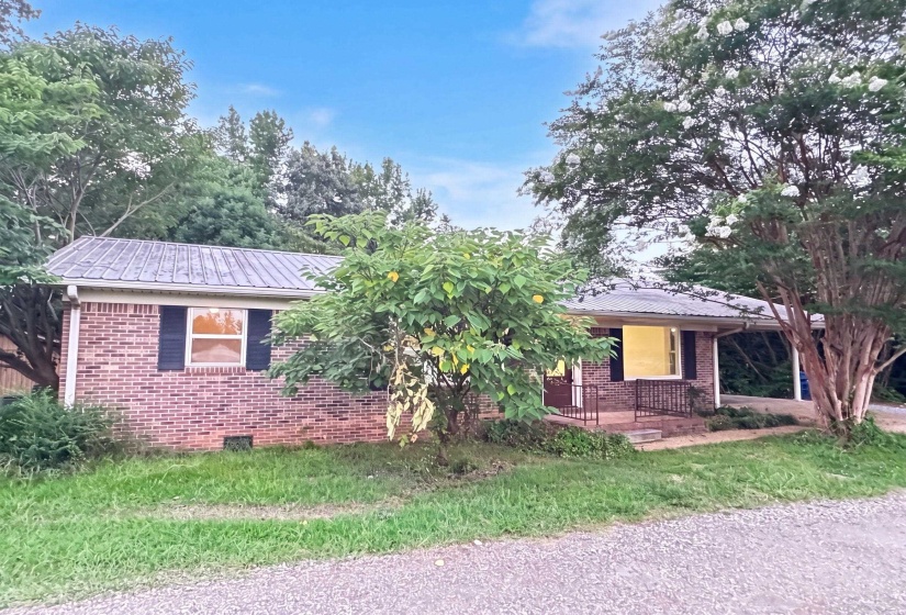 422 MAIN RD, Adamsville, Tennessee 38310-2210, 3 Bedroom Bedrooms, 8 Room Rooms,1.1 BathroomBathrooms,Residential,For Sale,MAIN,0,10228658
