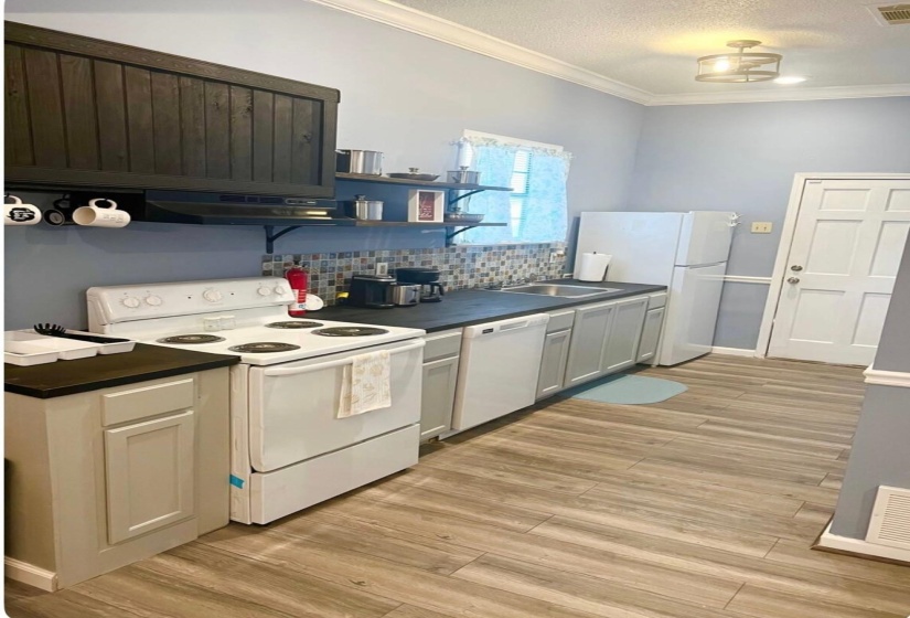 269 LOONEY ST, Memphis, Tennessee 38107, 2 Bedroom Bedrooms, 2 Room Rooms,2 BathroomBathrooms,Rental Properties,For Sale,LOONEY,0,10228718