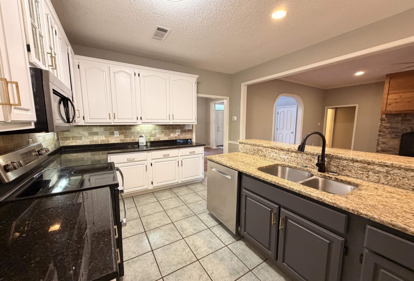 5019 RABBIT CHASE LN, Bartlett, Tennessee 38002, 5 Bedroom Bedrooms, 9 Room Rooms,3 BathroomBathrooms,Rental Properties,For Sale,RABBIT CHASE,0,10228724