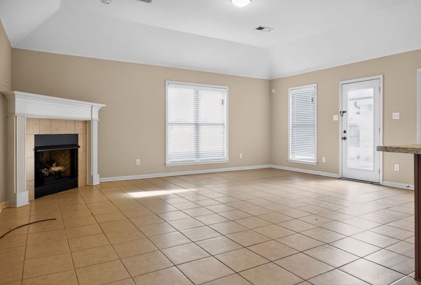 9635 GRAYS LAKE DR, Cordova, Tennessee 38018, 5 Bedroom Bedrooms, 9 Room Rooms,3 BathroomBathrooms,Residential,For Sale,GRAYS LAKE,0,10203715
