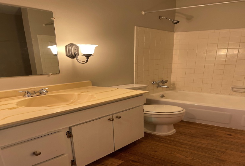 3754 CAMBRIDGE STATION DR, Memphis, Tennessee 38115, 2 Bedroom Bedrooms, 4 Room Rooms,1.1 BathroomBathrooms,Residential,For Sale,CAMBRIDGE STATION,0,10228712