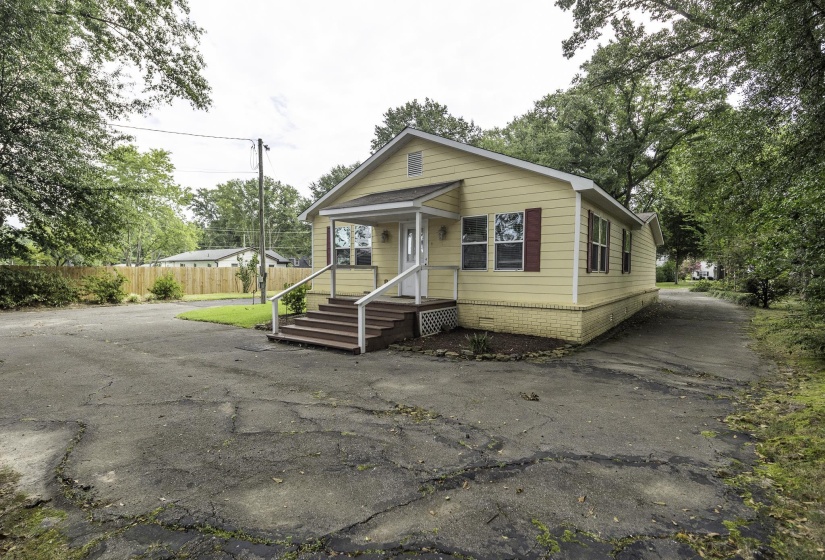 240 3RD ST, Rossville, Tennessee 38066, 2 Bedroom Bedrooms, 7 Room Rooms,2 BathroomBathrooms,Residential,For Sale,3RD,0,10228713