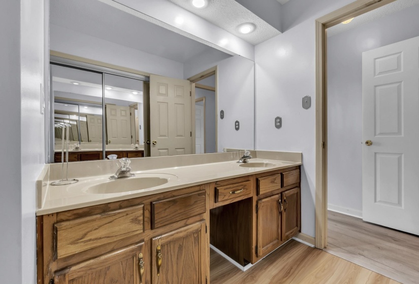 4305 BEAVER CREEK LN, Memphis, Tennessee 38125, 4 Bedroom Bedrooms, 9 Room Rooms,3 BathroomBathrooms,Residential,For Sale,BEAVER CREEK,0,10228719