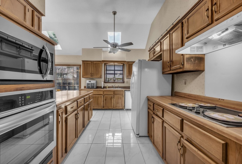 4305 BEAVER CREEK LN, Memphis, Tennessee 38125, 4 Bedroom Bedrooms, 9 Room Rooms,3 BathroomBathrooms,Residential,For Sale,BEAVER CREEK,0,10228719