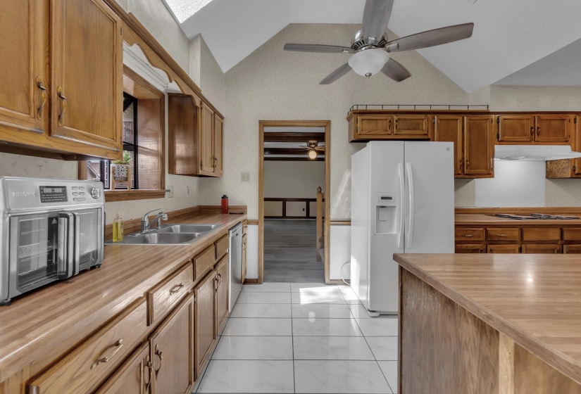 4305 BEAVER CREEK LN, Memphis, Tennessee 38125, 4 Bedroom Bedrooms, 9 Room Rooms,3 BathroomBathrooms,Residential,For Sale,BEAVER CREEK,0,10228719