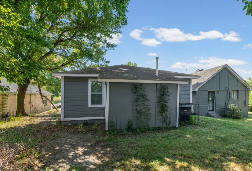 560 PEEBLES RD, Memphis, Tennessee 38109, 4 Bedroom Bedrooms, 6 Room Rooms,2 BathroomBathrooms,Residential,For Sale,PEEBLES,0,10228722