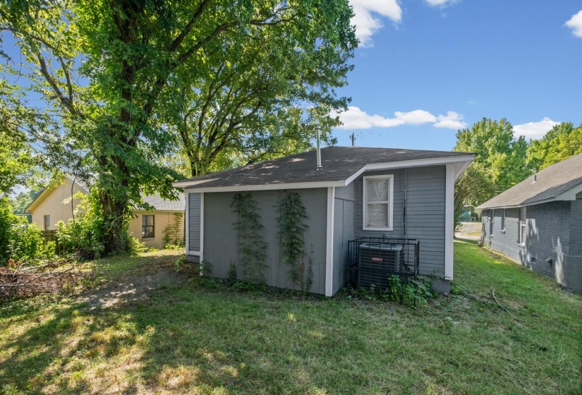 560 PEEBLES RD, Memphis, Tennessee 38109, 4 Bedroom Bedrooms, 6 Room Rooms,2 BathroomBathrooms,Residential,For Sale,PEEBLES,0,10228722
