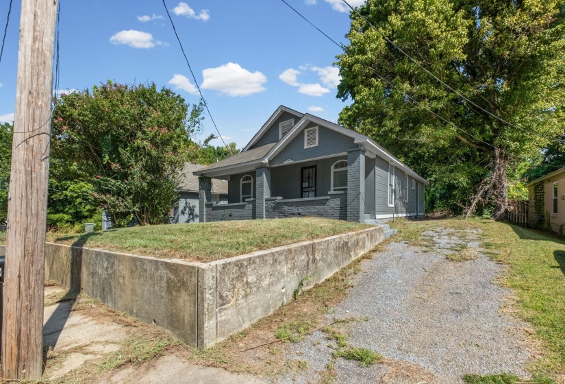 560 PEEBLES RD, Memphis, Tennessee 38109, 4 Bedroom Bedrooms, 6 Room Rooms,2 BathroomBathrooms,Residential,For Sale,PEEBLES,0,10228722