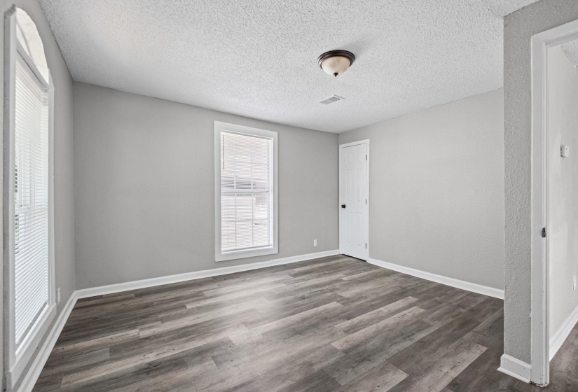 560 PEEBLES RD, Memphis, Tennessee 38109, 4 Bedroom Bedrooms, 6 Room Rooms,2 BathroomBathrooms,Residential,For Sale,PEEBLES,0,10228722