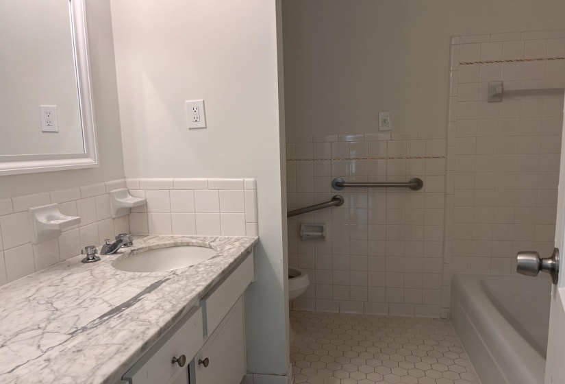 5915 MACLEOD DR, Memphis, Tennessee 38119, 5 Bedroom Bedrooms, 9 Room Rooms,3 BathroomBathrooms,Residential,For Sale,MACLEOD,0,10228732