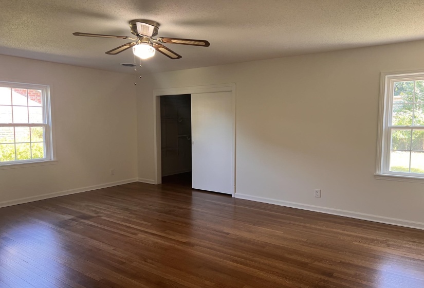 5915 MACLEOD DR, Memphis, Tennessee 38119, 5 Bedroom Bedrooms, 9 Room Rooms,3 BathroomBathrooms,Residential,For Sale,MACLEOD,0,10228732