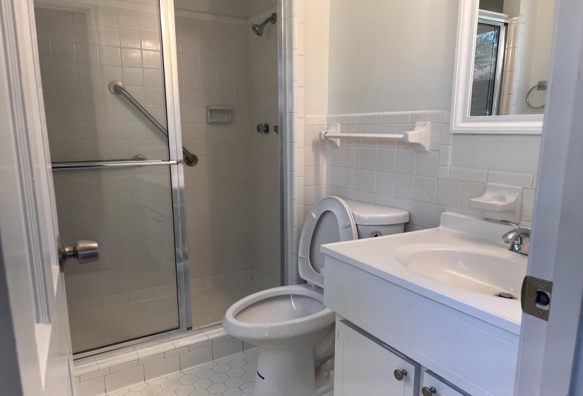 5915 MACLEOD DR, Memphis, Tennessee 38119, 5 Bedroom Bedrooms, 9 Room Rooms,3 BathroomBathrooms,Residential,For Sale,MACLEOD,0,10228732