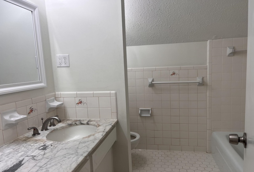5915 MACLEOD DR, Memphis, Tennessee 38119, 5 Bedroom Bedrooms, 9 Room Rooms,3 BathroomBathrooms,Residential,For Sale,MACLEOD,0,10228732