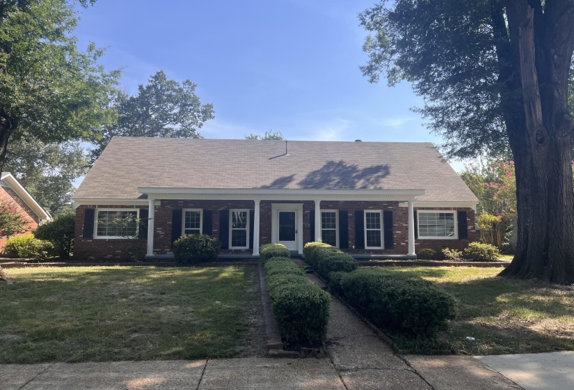 5915 MACLEOD DR, Memphis, Tennessee 38119, 5 Bedroom Bedrooms, 9 Room Rooms,3 BathroomBathrooms,Residential,For Sale,MACLEOD,0,10228732