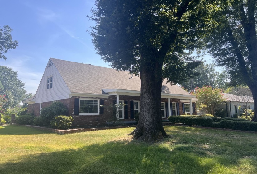 5915 MACLEOD DR, Memphis, Tennessee 38119, 5 Bedroom Bedrooms, 9 Room Rooms,3 BathroomBathrooms,Residential,For Sale,MACLEOD,0,10228732