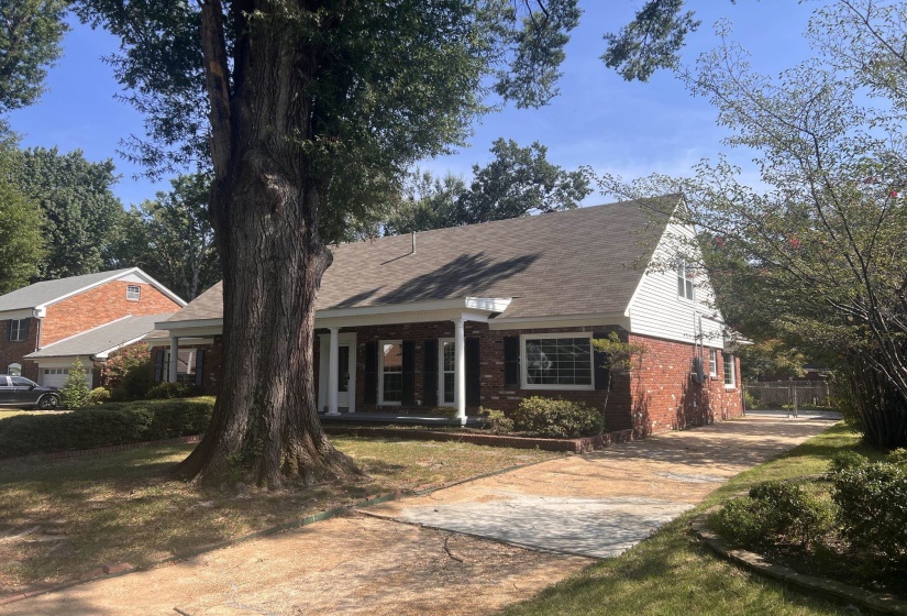 5915 MACLEOD DR, Memphis, Tennessee 38119, 5 Bedroom Bedrooms, 9 Room Rooms,3 BathroomBathrooms,Residential,For Sale,MACLEOD,0,10228732