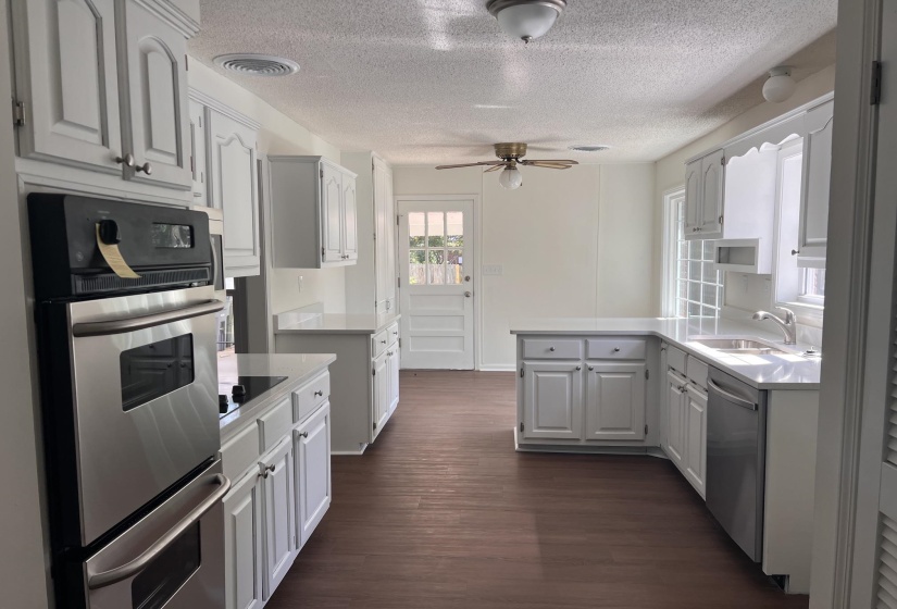5915 MACLEOD DR, Memphis, Tennessee 38119, 5 Bedroom Bedrooms, 9 Room Rooms,3 BathroomBathrooms,Residential,For Sale,MACLEOD,0,10228732